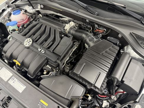 Used 2017 Volkswagen Passat 3.6 SEL Premium image 29