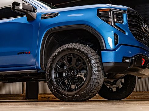 Used 2024 GMC Sierra 1500 AT4 w/ Technology Package image 11