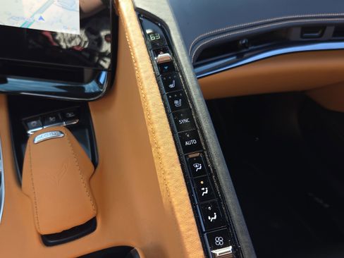 Used 2024 Chevrolet Corvette Stingray Premium Conv w/ Z51 Performance Package image 22