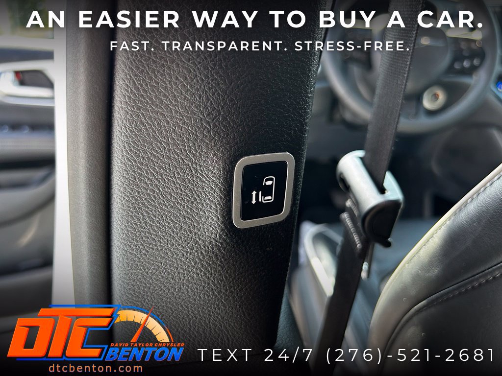 Used 2025 Chrysler Pacifica Limited FWD image 17