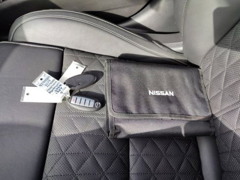 Used 2017 Nissan Maxima Platinum image 23