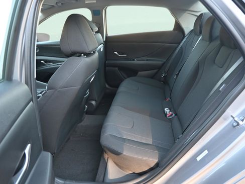 Certified 2025 Hyundai Elantra SE FWD image 11