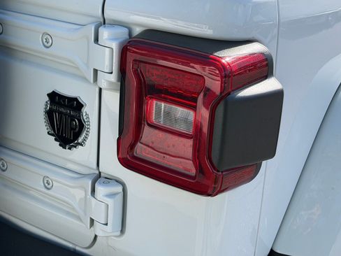 Used 2018 Jeep Wrangler Unlimited Sahara AWD/4WD image 48