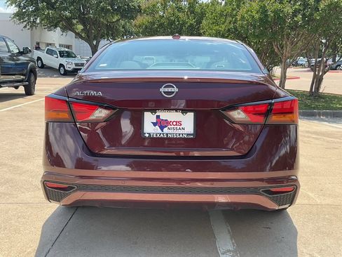 Used 2025 Nissan Altima 2.5 SV FWD image 5