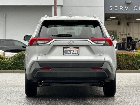 Used 2021 Toyota RAV4 XLE image 5