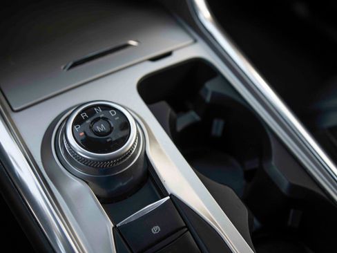 Used 2020 Ford Explorer Platinum w/ Premium Technology Package image 13