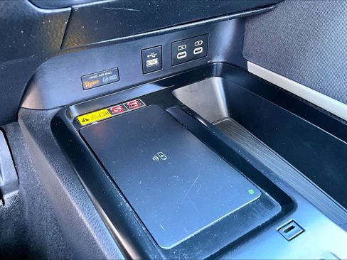 Used 2025 Toyota Camry LE FWD image 32