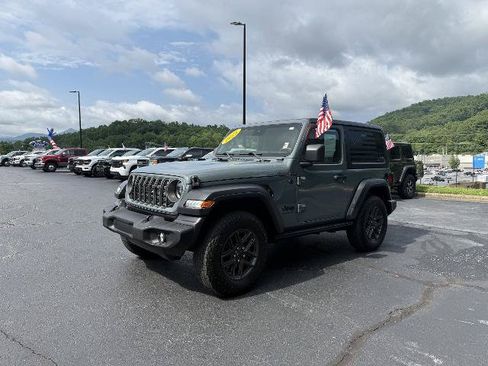 Used 2025 Jeep Wrangler Sport AWD/4WD image 3