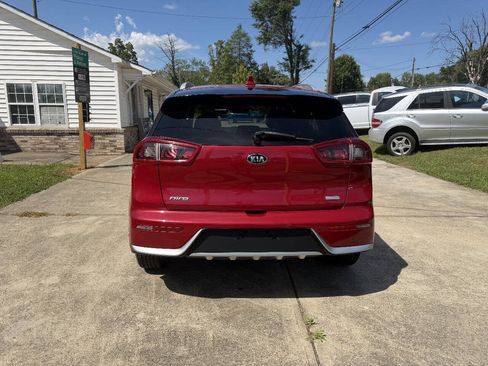 Used 2017 Kia Niro EX FWD image 5