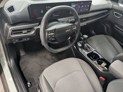 Used 2025 Kia K4 FWD image 12