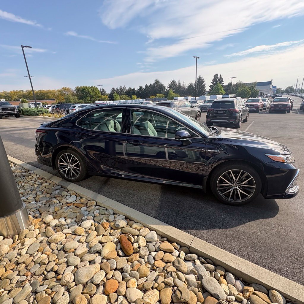 Used 2021 Toyota Camry XLE w/ Navigation Upgrade Package FWD image 5