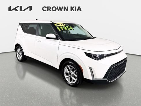 Used 2023 Kia Soul S FWD image 3