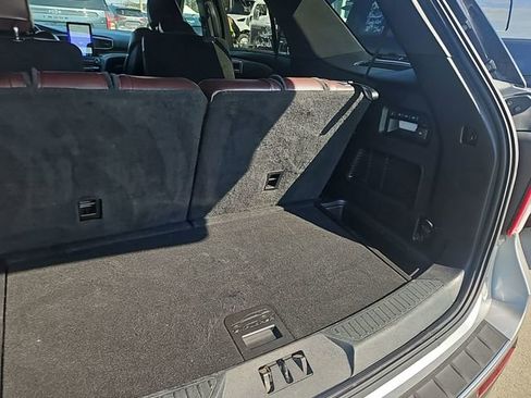 Used 2020 Ford Explorer Platinum w/ Premium Technology Package image 13
