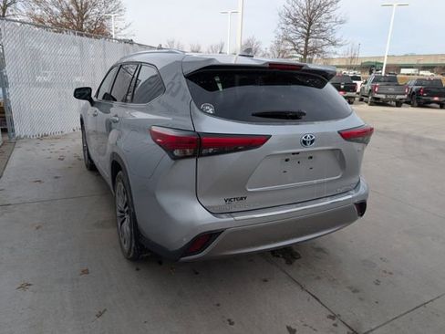 Used 2021 Toyota Highlander Platinum image 14