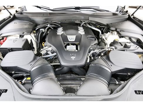 Used 2020 Maserati Levante GranSport image 31