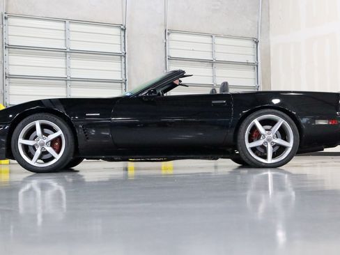 Used 1996 Chevrolet Corvette Convertible RWD image 4