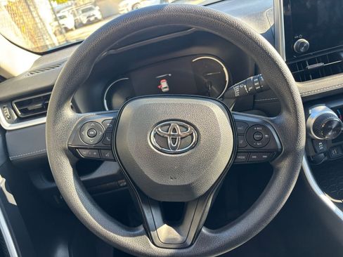 Used 2025 Toyota RAV4 XLE image 28