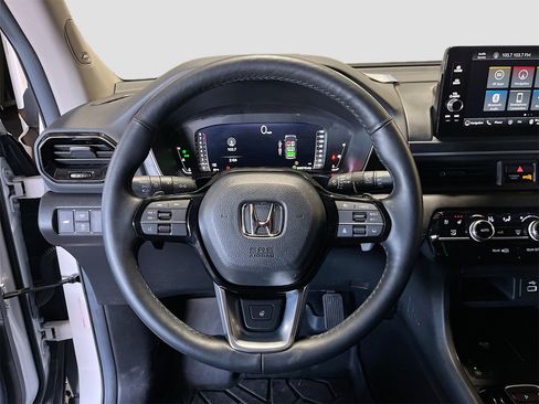 Used 2025 Honda Pilot Elite image 11