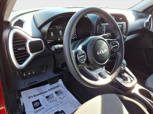 Used 2025 Kia Soul LX w/ LX Technology Package FWD image 19