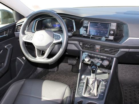 Used 2024 Volkswagen Jetta SE w/ Panoramic Sunroof Package FWD image 8