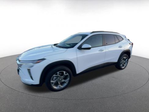 Used 2025 Chevrolet Trax LT image 8