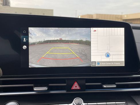 Used 2025 Hyundai Elantra Limited image 17