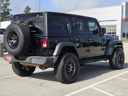 Used 2023 Jeep Wrangler Unlimited Sport AWD/4WD image 4