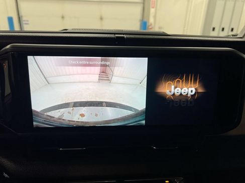 Used 2024 Jeep Wrangler Unlimited Sport AWD/4WD image 15