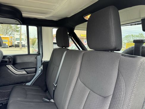 Used 2015 Jeep Wrangler Unlimited Sport w/ Quick Order Package 24S AWD/4WD image 26