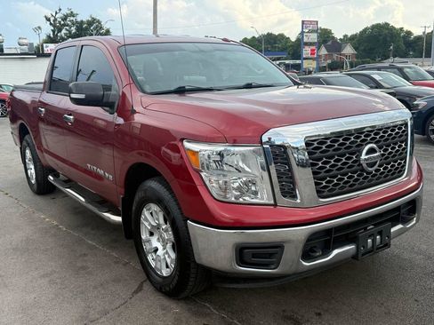 Used 2018 Nissan Titan SV AWD/4WD image 14