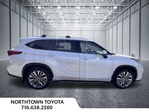 Used 2023 Toyota Highlander Platinum AWD/4WD image 27