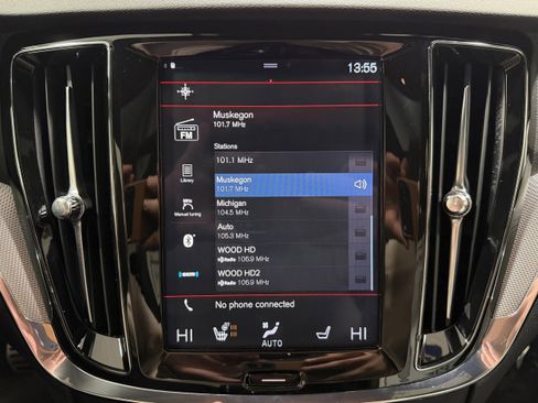 Used 2019 Volvo S60 T6 R-Design image 13