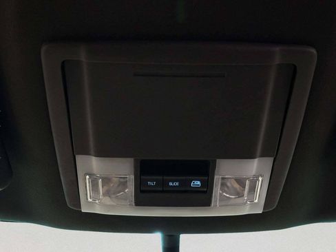 Used 2015 Ford Explorer XLT w/ Equipment Group 202B AWD/4WD image 35