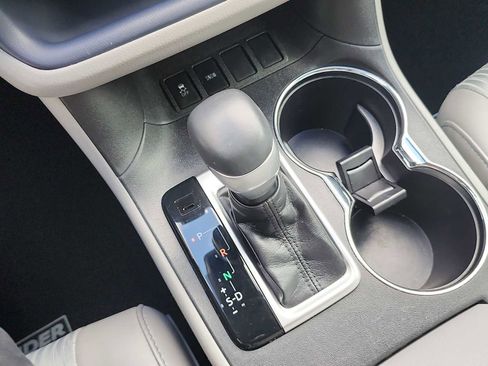 Used 2017 Toyota Highlander Plus image 29