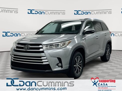 Used 2018 Toyota Highlander XLE AWD/4WD image 1