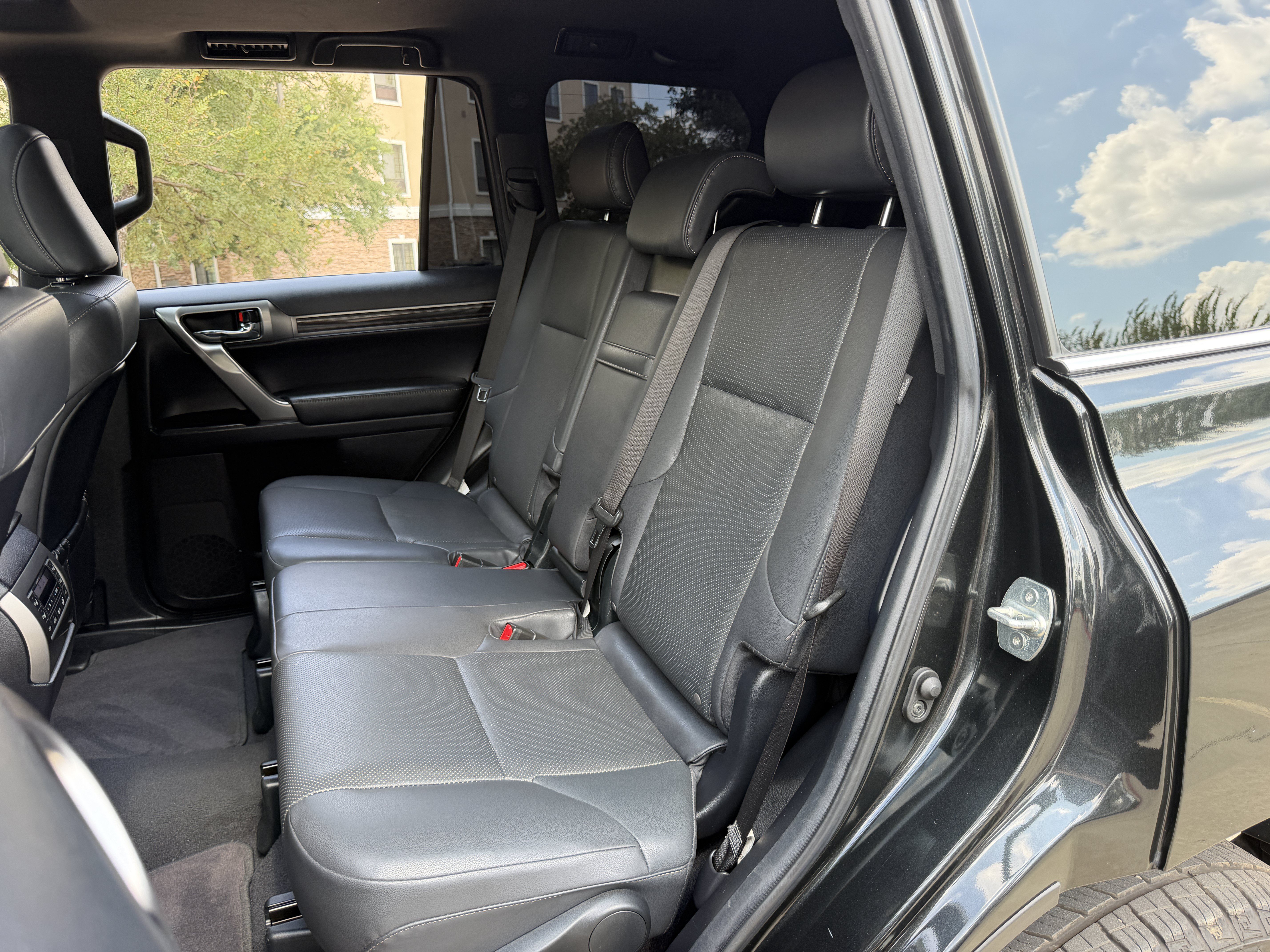 Used 2022 Lexus GX 460 Premium w/ Premium Package AWD/4WD image 31