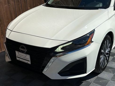 Used 2025 Nissan Altima 2.5 SV image 17