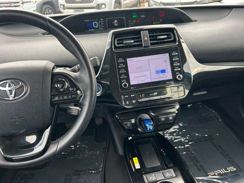 Used 2021 Toyota Prius XLE FWD image 17