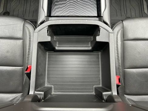 Used 2023 GMC Yukon XL Denali AWD/4WD image 25