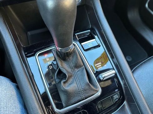 Used 2024 Jeep Compass Latitude image 32