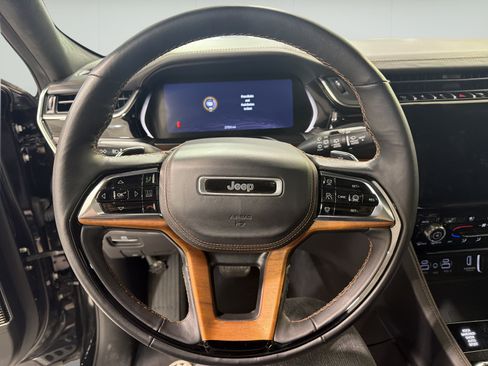 Used 2023 Jeep Grand Cherokee Summit AWD/4WD image 16
