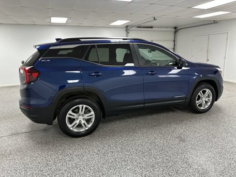 Used 2022 GMC Terrain SLE w/ Driver Convenience Package AWD/4WD image 8