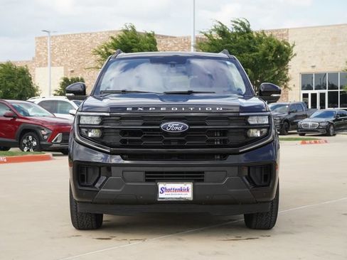 Used 2025 Ford Expedition Active AWD/4WD image 2