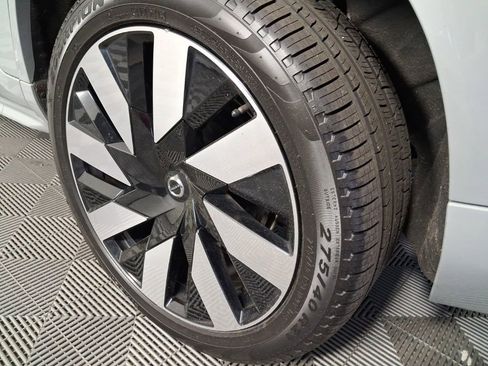 Certified 2025 Volvo XC90 T8 Plus w/ Protection Package AWD/4WD image 17