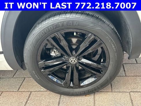 Used 2023 Volkswagen Atlas Cross Sport SEL R-Line AWD/4WD image 11