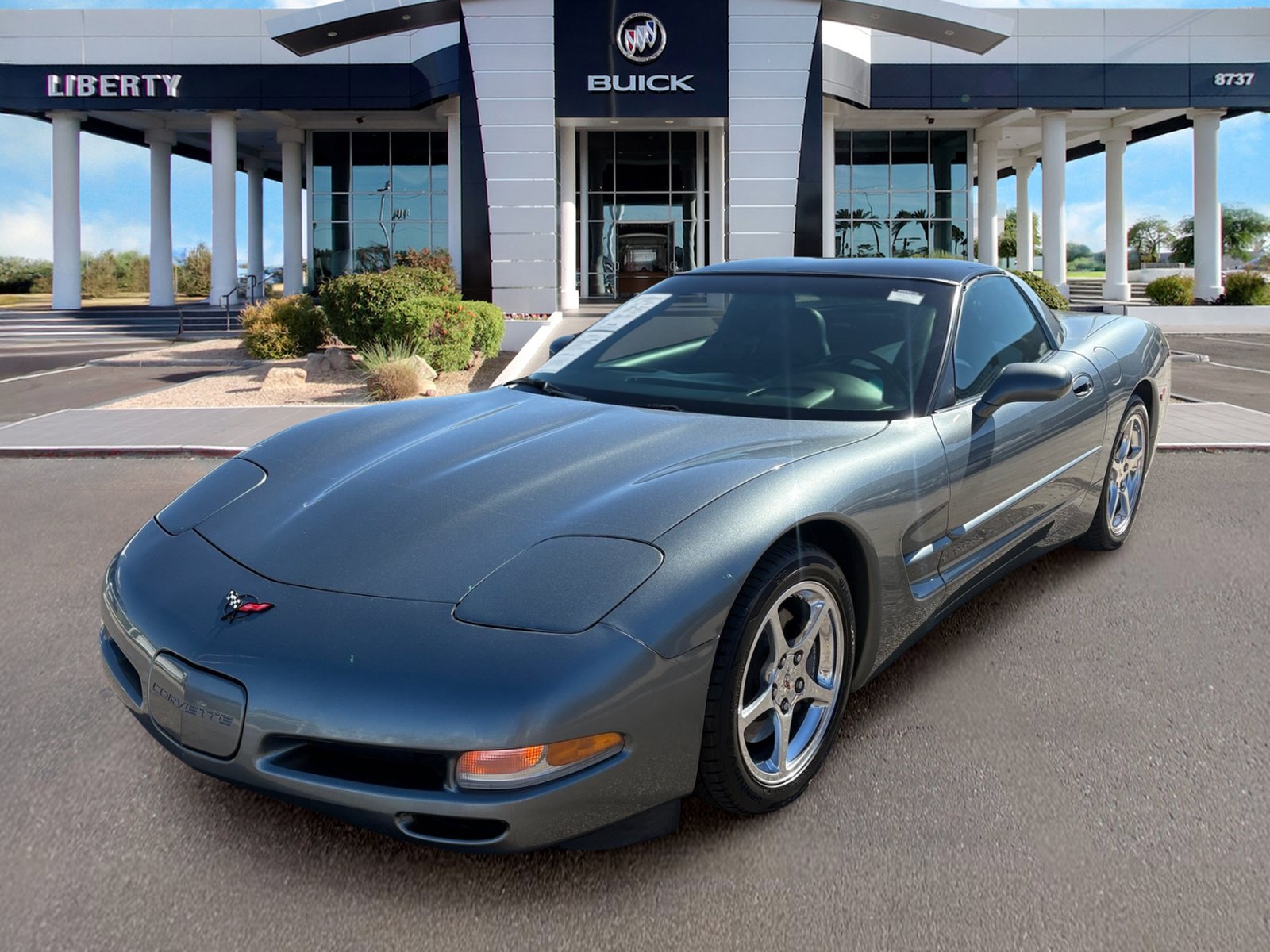 Used 2004 Chevrolet Corvette Coupe w/ Roof Package RWD image 7
