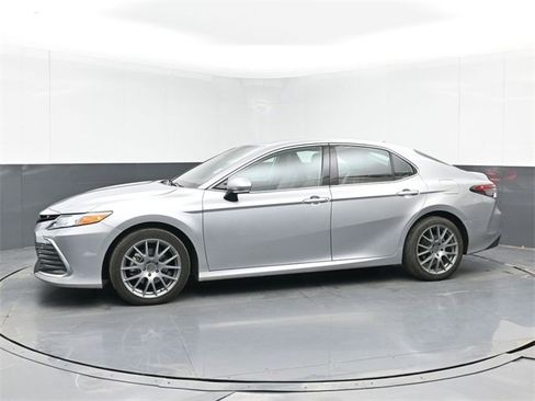 Used 2023 Toyota Camry XLE image 11