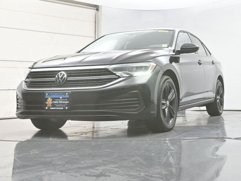 Certified 2024 Volkswagen Jetta SE w/ Panoramic Sunroof Package FWD image 25