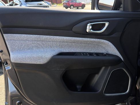 Used 2022 Jeep Compass Latitude image 13