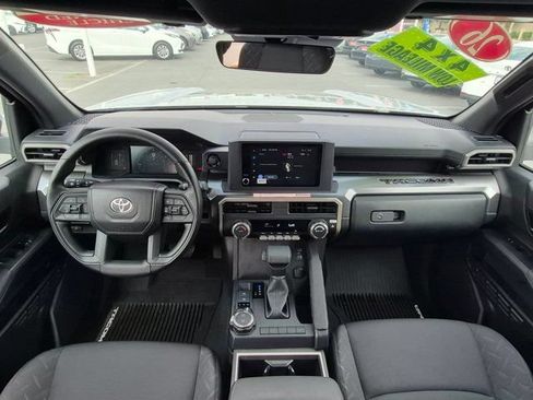 Certified 2026 Toyota Tacoma SR5 AWD/4WD image 15